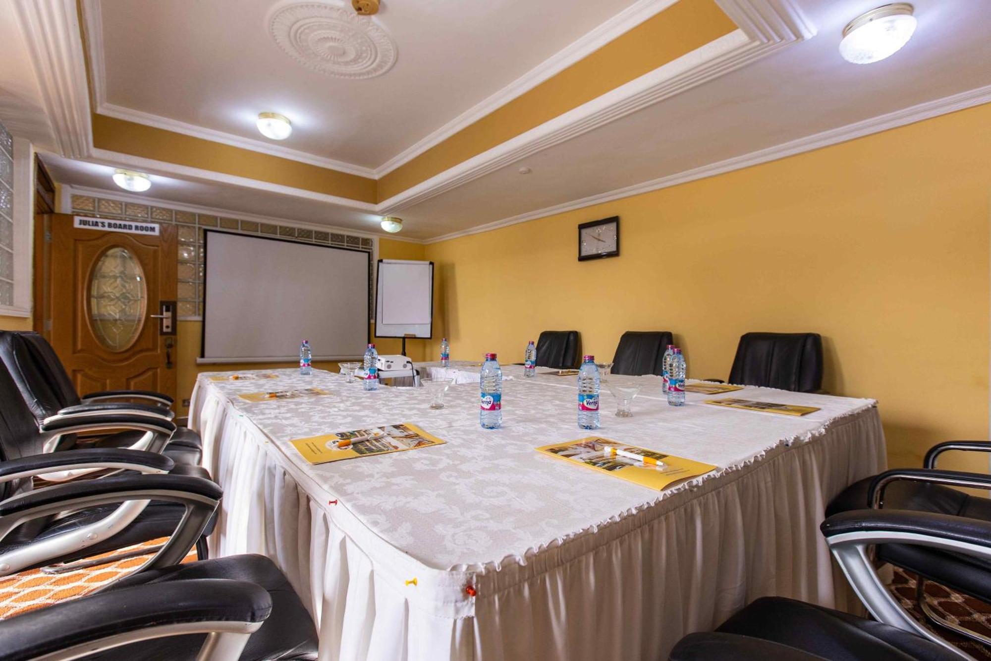Charleston Hotel Accra Bagian luar foto