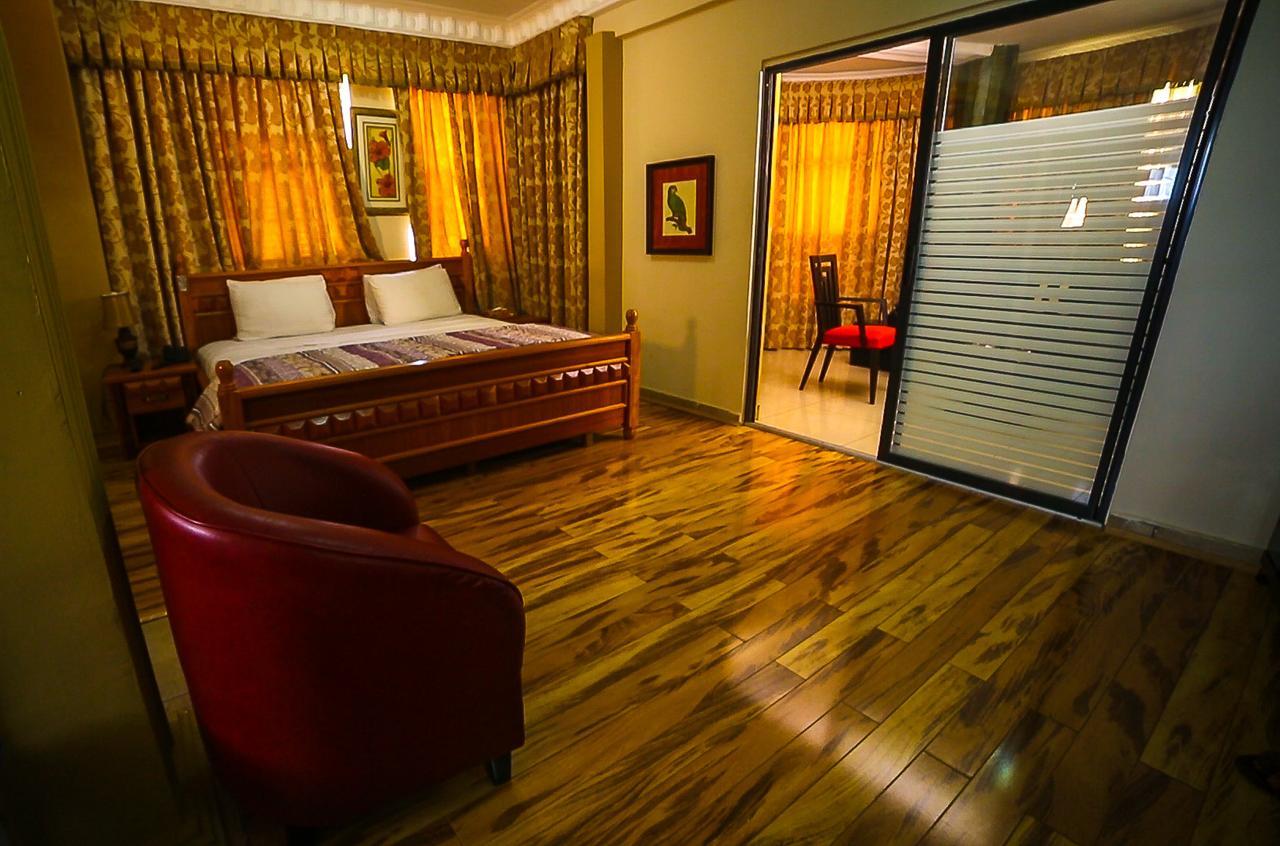 Charleston Hotel Accra Bagian luar foto